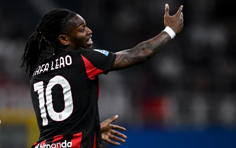 Manchester United and Chelsea enter race for discounted €50m-rated Rafael Leão